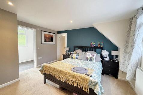 Bedroom 1 2.jpg