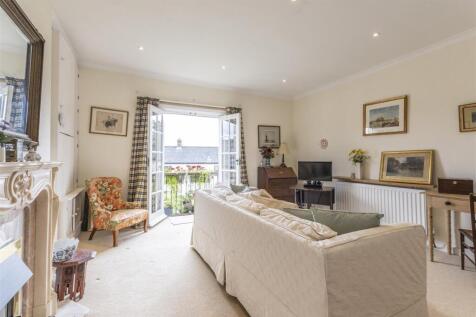 Living room 2.jpg