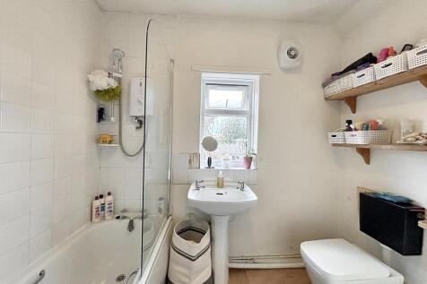 Bathroom.jpg