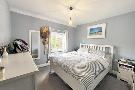 Bedroom 1.jpg