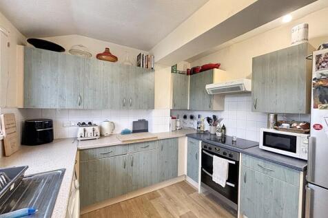 Kitchen 2.jpg