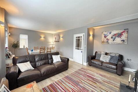 Living room 3.jpg