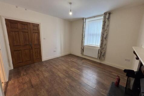 Living room 2.jpg