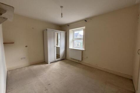 Bedroom 1.jpg