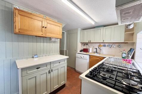 Kitchen 2.jpg