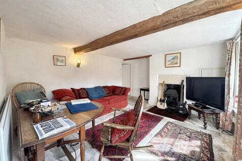 Living room 2.jpg