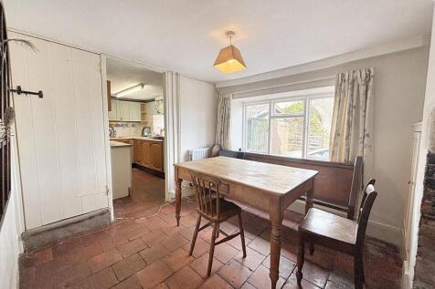 Dining room 2.jpg