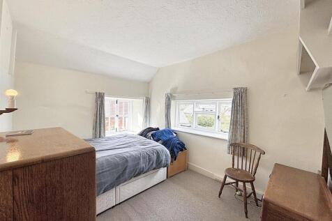 Bedroom 1.jpg