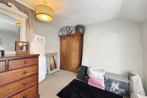 Bedroom 2 2.jpg