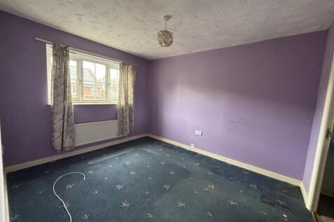 Bedroom 1.jpg