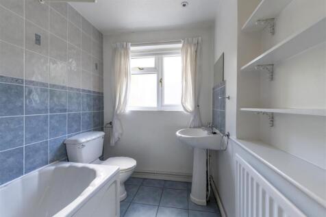 Bathroom 2.jpg