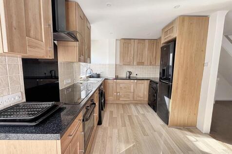 Kitchen 2.jpg