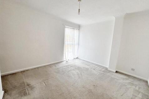 Bedroom 1.jpg