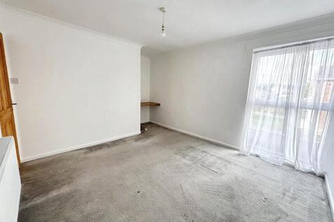 Bedroom 1 2.jpg
