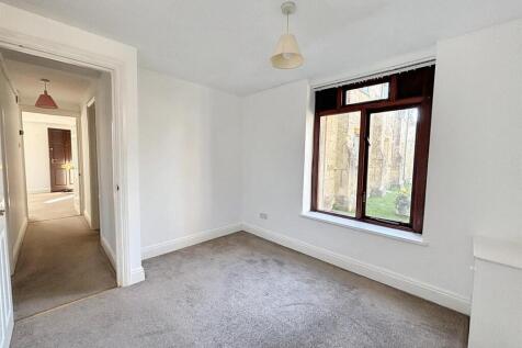 Bedroom 1.jpg