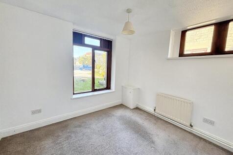 Bedroom 1 2.jpg