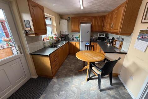 Kitchen/ Dining Room
