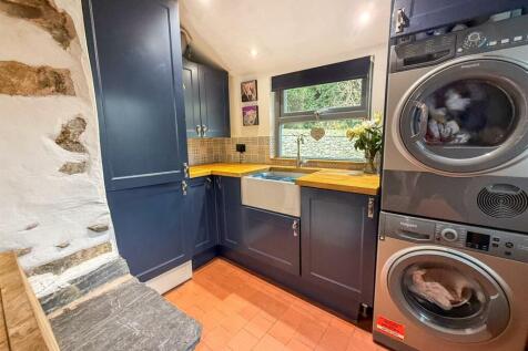 Further Kitchen Area