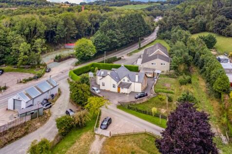 Accommodation Comprises