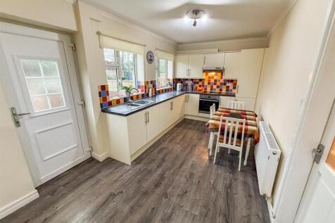 Kitchen/ Dining Room