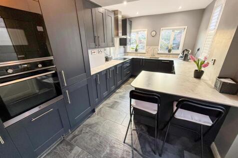 Kitchen/ Breakfast Room