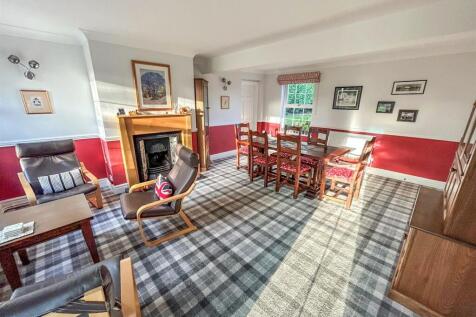 Dining/ Family Room