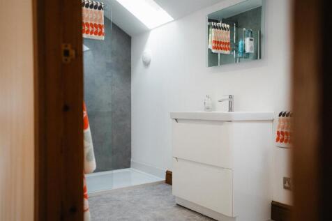 Family Bathroom Additional Photograph