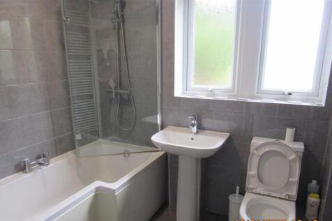 bathroom 2.JPG