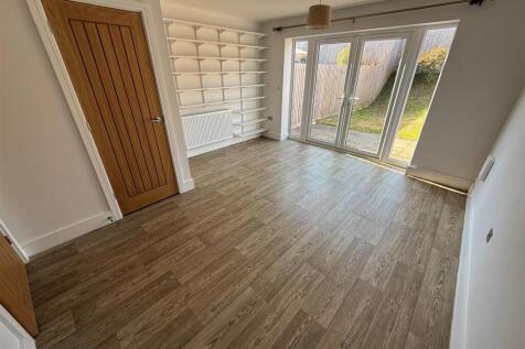 Lounge/ Dining Room