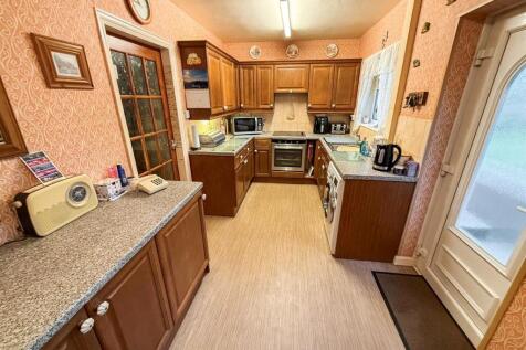 Kitchen/ Dining Room