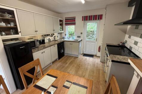 Kitchen/ Dining Room