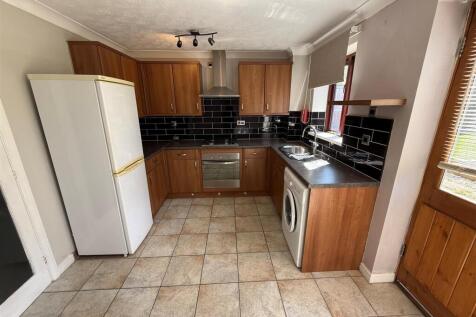 KITCHEN/ DINING ROOM