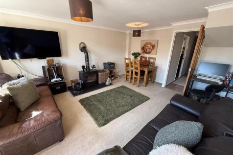 Lounge/ Dining Room