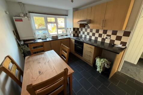 KITCHEN/ DINING ROOM