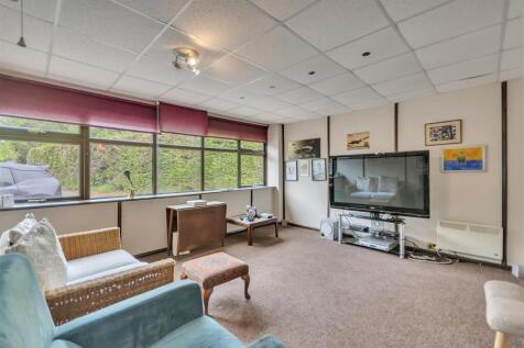 Second Lounge/Movie Room