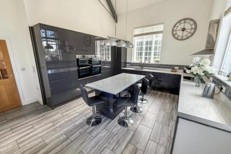 Kitchen/ Breakfast Room