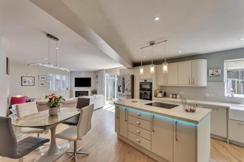 Kitchen/Dining Room/Lounge