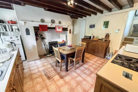 Kitchen/ Dining Room