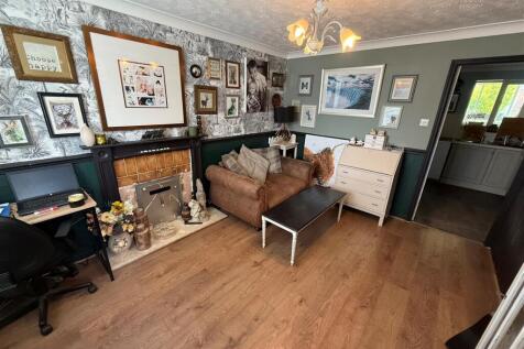 Sitting Room/Dining Room