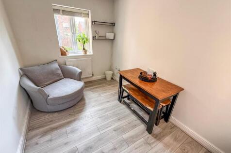 Study/ Fourth Bedroom