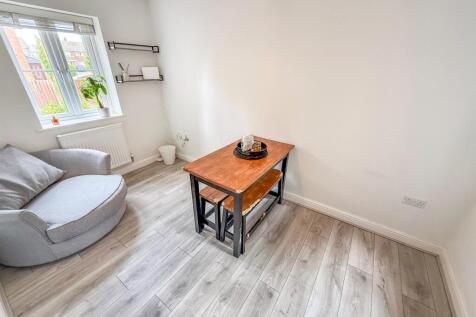 Study/ Fourth Bedroom
