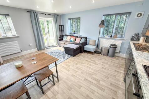 Lounge/ Kitchen