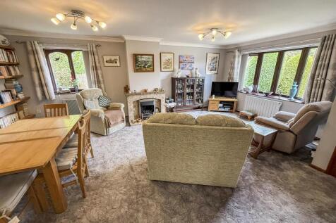 Lounge/ Dining Room