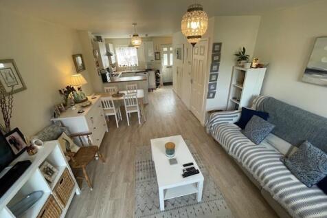 Open plan dining / lounge area