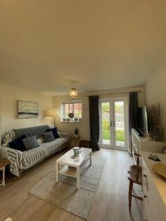 Open plan dining / lounge area