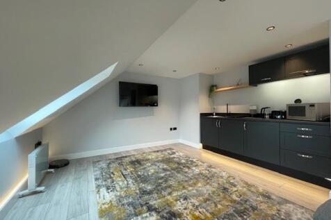 Lounge/ Kitchen / office space