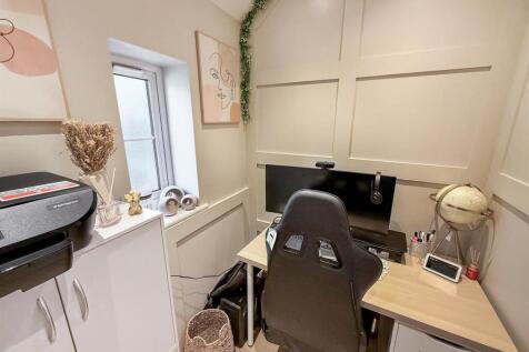 Potential En Suite/ Study