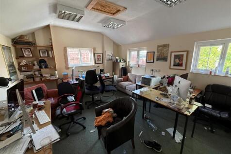 Lounge/ Office