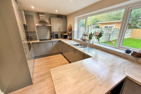 Kitchen/ Dining Room