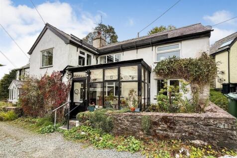 Accommodation Comprises